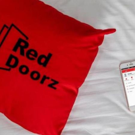 Hotel Reddoorz @ Ranotana Manado Esterno foto