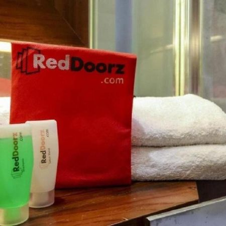 Hotel Reddoorz @ Ranotana Manado Esterno foto
