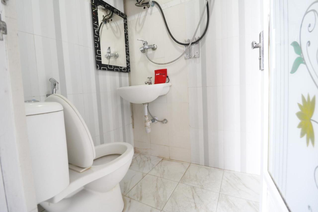Hotel Reddoorz @ Ranotana Manado Esterno foto