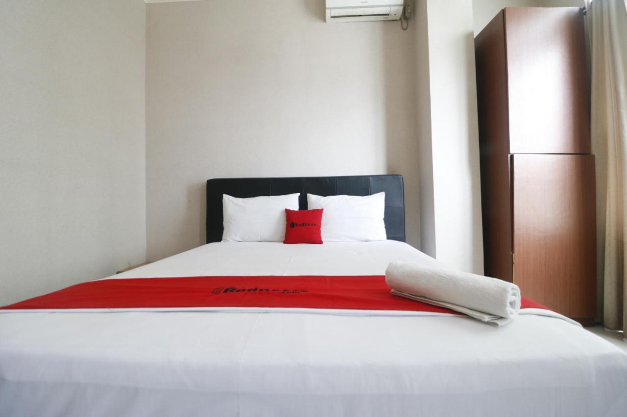 Hotel Reddoorz @ Ranotana Manado Esterno foto