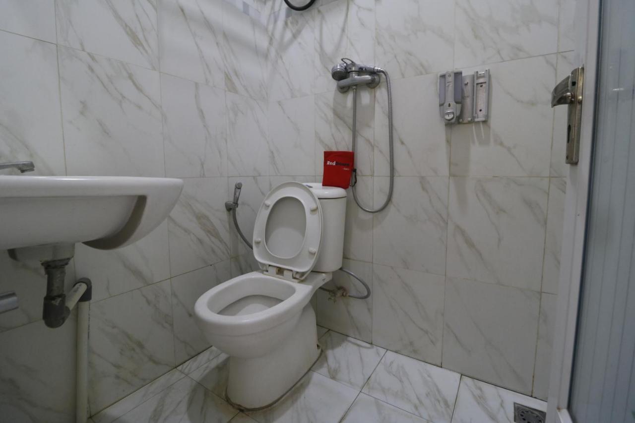 Hotel Reddoorz @ Ranotana Manado Esterno foto