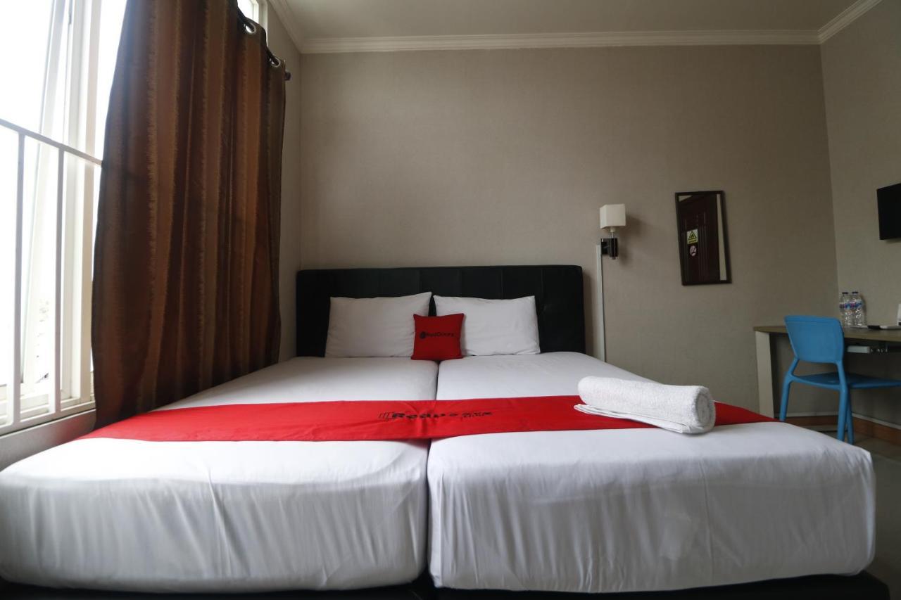 Hotel Reddoorz @ Ranotana Manado Esterno foto