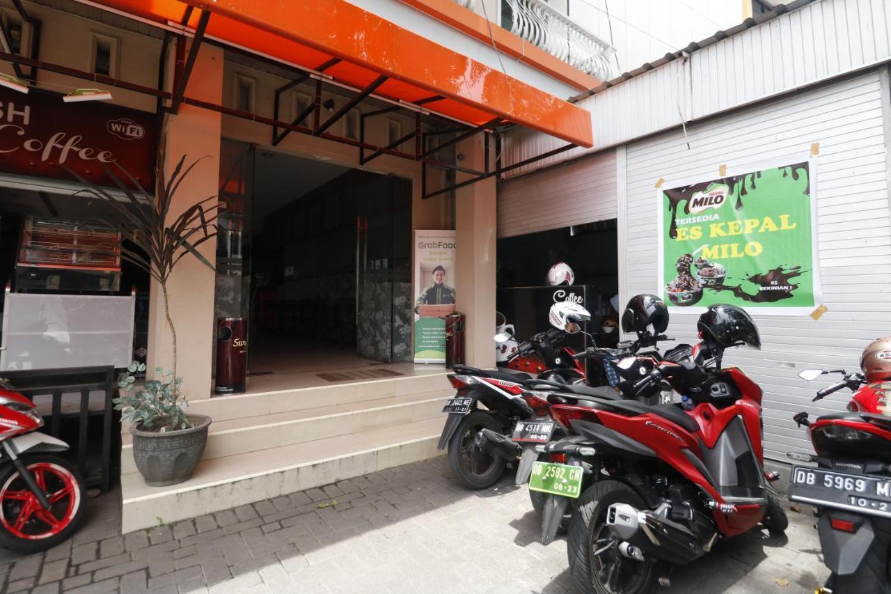 Hotel Reddoorz @ Ranotana Manado Esterno foto