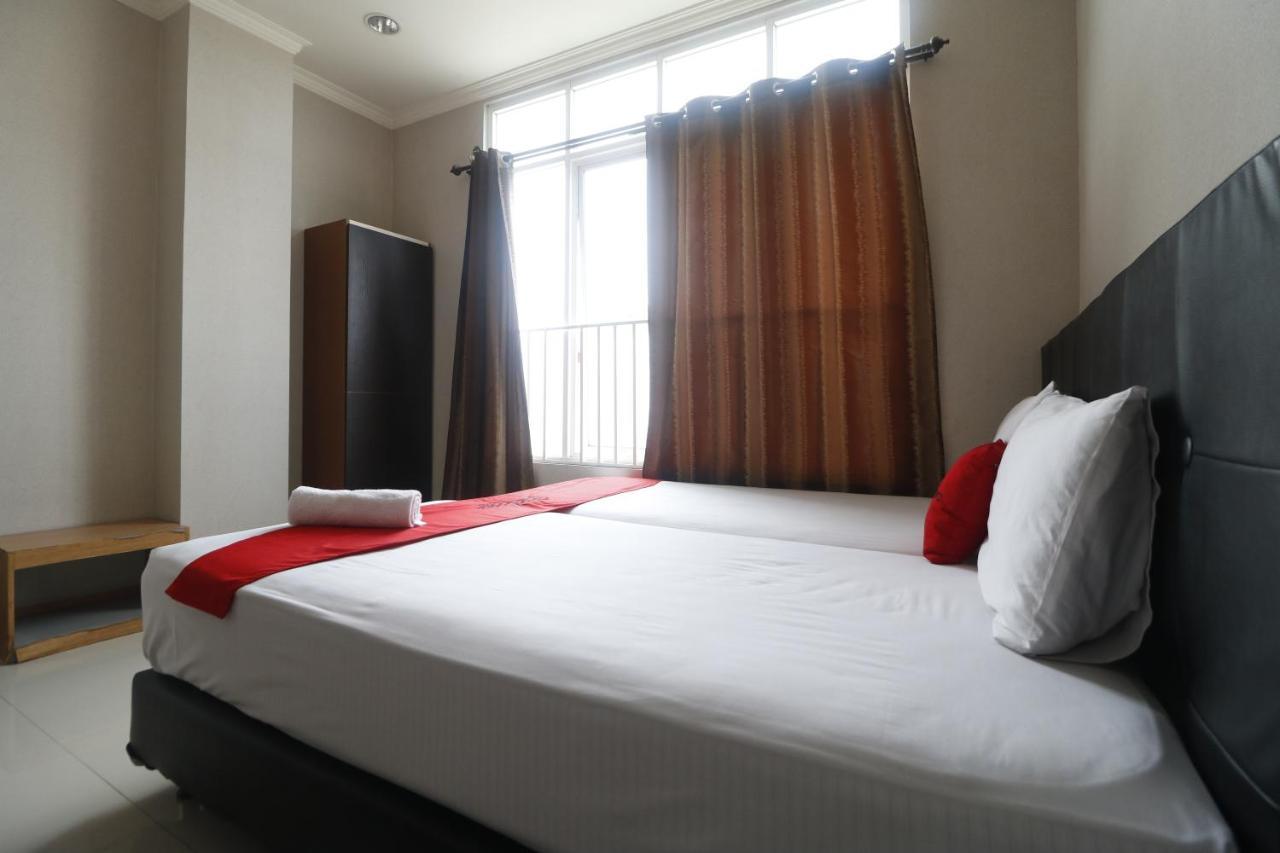 Hotel Reddoorz @ Ranotana Manado Esterno foto