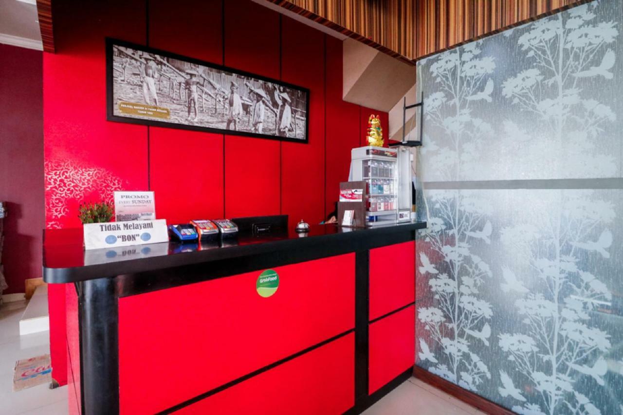 Hotel Reddoorz @ Ranotana Manado Esterno foto
