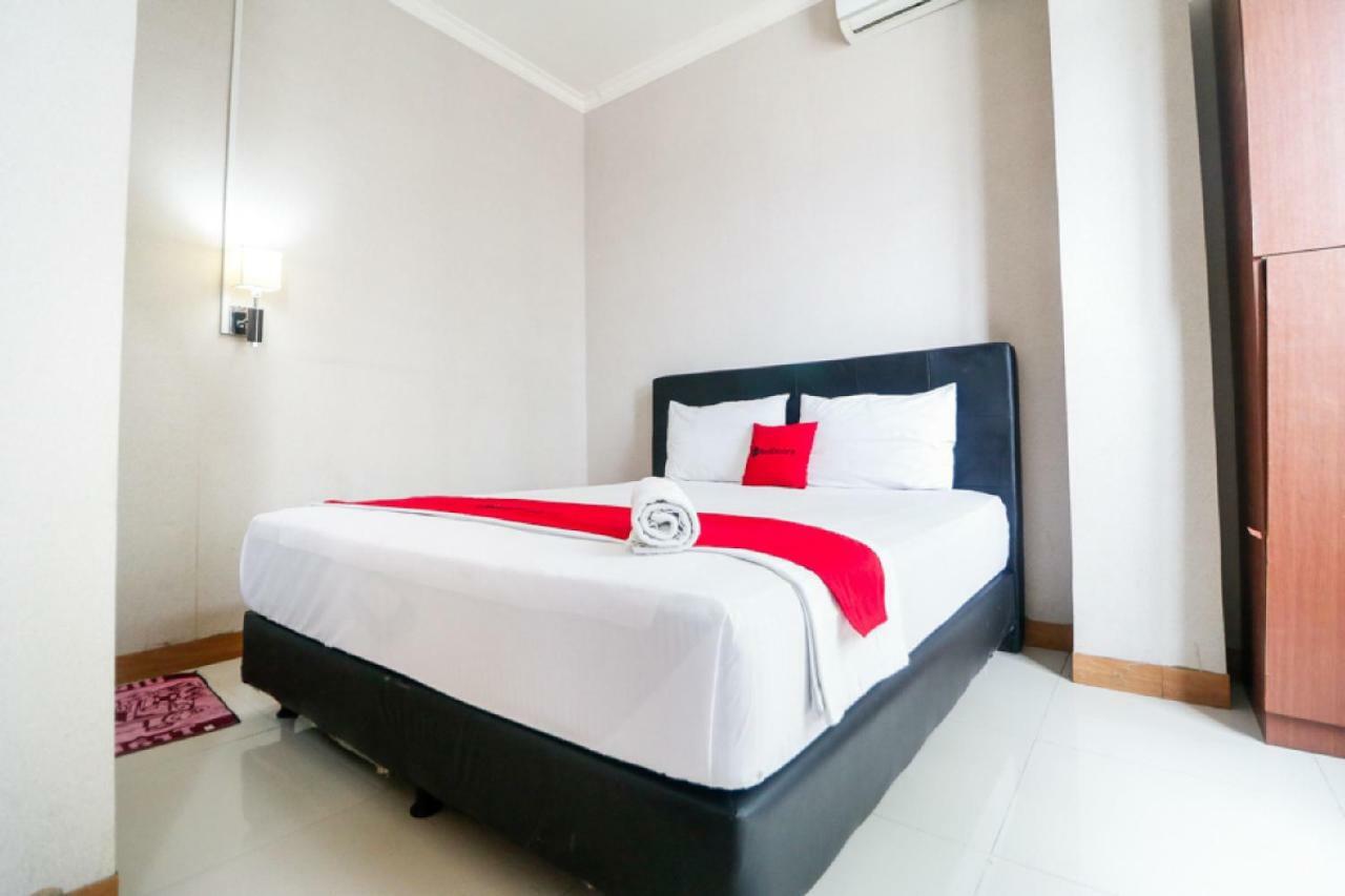 Hotel Reddoorz @ Ranotana Manado Esterno foto